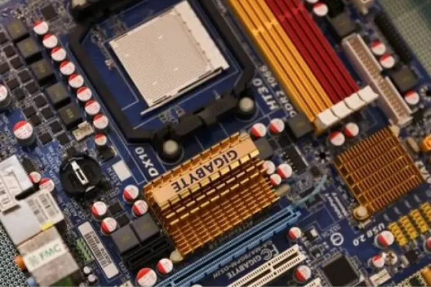 رقائق في معهد أبحاث أشباه الموصلات التايواني في هسينتشو (رويترز)