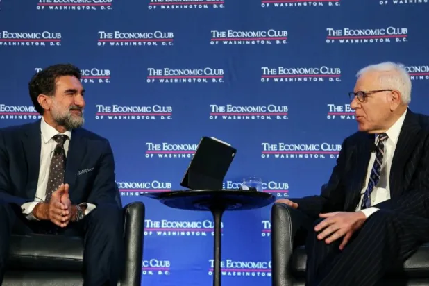 خلال جلسة حوارية لمحافظ صندوق الاستثمارات العامة السعودي في النادي الاقتصادي بالعاصمة واشنطن (منصة «إكس») 