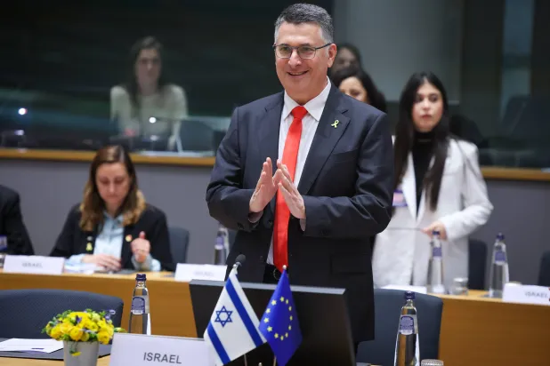 وزير الخارجية الإسرائيلي جدعون ساعر في المفوضية الأوروبية ببروكسل فبراير الماضي (إ.ب.أ)