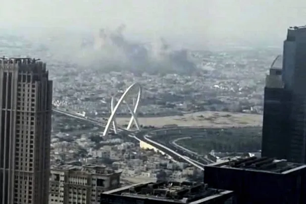 الدخان يتصاعد من موقع انفجار ناجم عن غارة إسرائيلية في قطر (أ.ب)