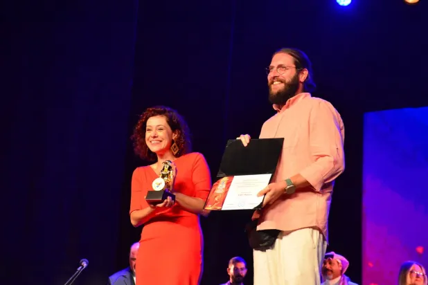 مسرحية «هاشتاغ» الرومانية تفوز بجائزة أفضل عرض (إدارة المهرجان) 