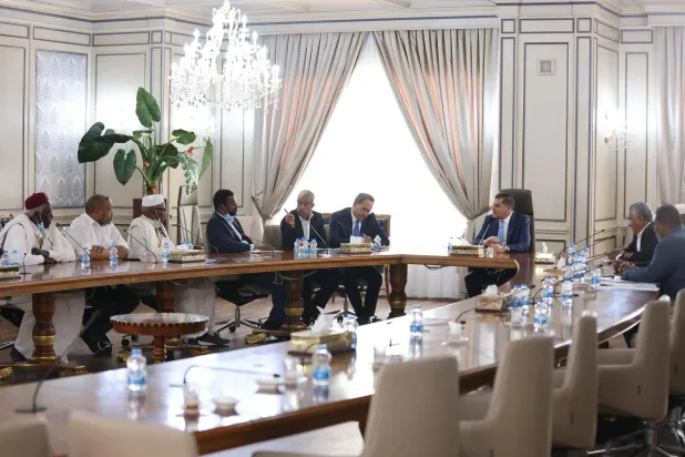 اجتماع سابق للدبيبة مع أعيان مدينة تاورغاء سنة 2021 (حكومة الوحدة)