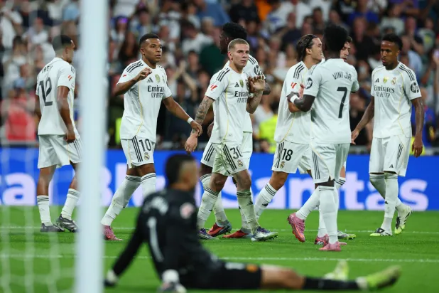 ريال مدريد ما زال معترضاً على عدم حصول فينيسيوس على «الكرة الذهبية» العام الماضي (رويترز)