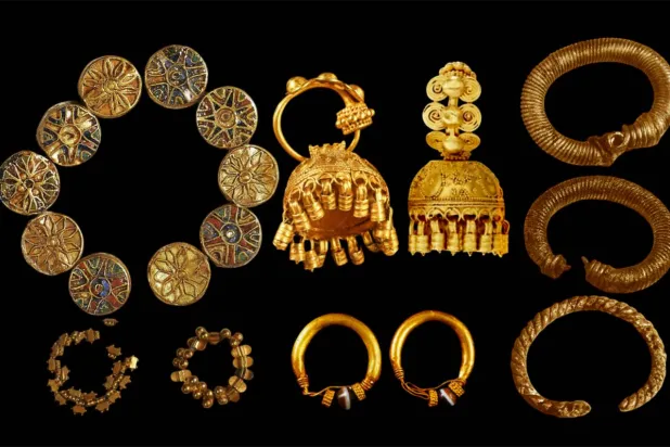 حلل ذهبية من قرية الفاو