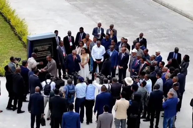 خلال الافتتاح الرسمي لـ«سد النهضة» (حساب وزير الدولة الإثيوبي في وزارة الخارجية - إكس)