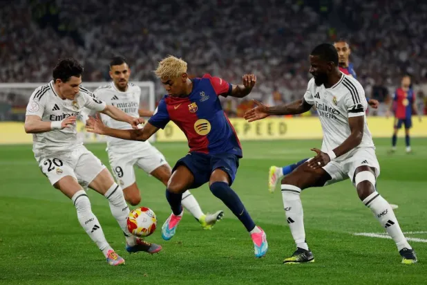 كلاسيكو ريال مدريد وبرشلونة بات الأشهر عالمياً (رويترز)