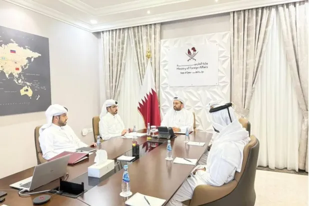 İsrail'in Katar'a yönelik saldırısı ile ilgili yasal işlemleri takip etmek üzere oluşturulan ekibin toplantısından bir sahne (QNA)