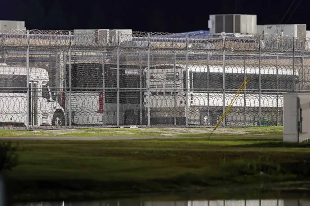 مركز الاحتجاز في ولاية جورجيا الأميركية حيث جرى احتجاز مئات العمال الكوريين الجنوبيين (إ.ب.أ)