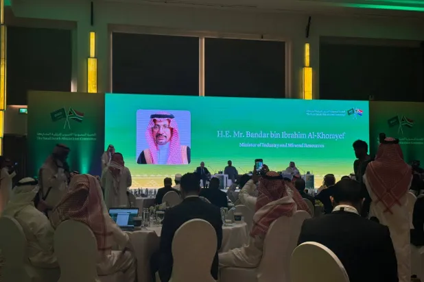 وزير الصناعة والثروة المعدنية بندر الخريف يلقي كلمته في افتتاح أعمال اللجنة السعودية الجنوب أفريقية (الشرق الأوسط)