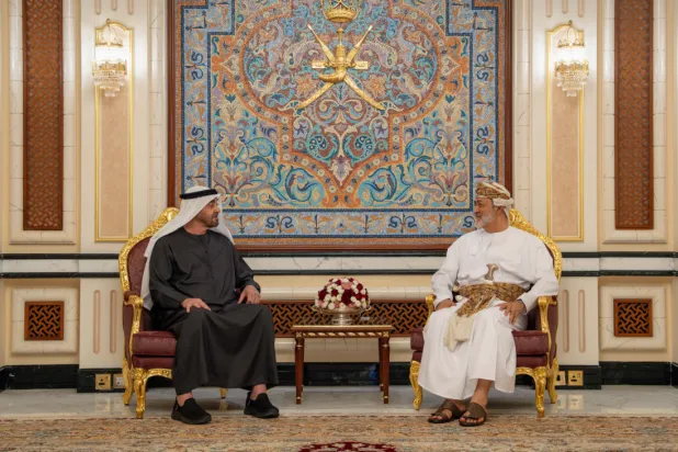 السلطان هيثم بن طارق والشيخ محمد بن زايد استعرضا عدداً من الموضوعات المشتركة (العمانية)