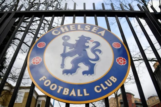 تشيلسي في مواجهة خطر خصم النقاط بعد 74 تهمة تتعلق بمدفوعات وكلاء