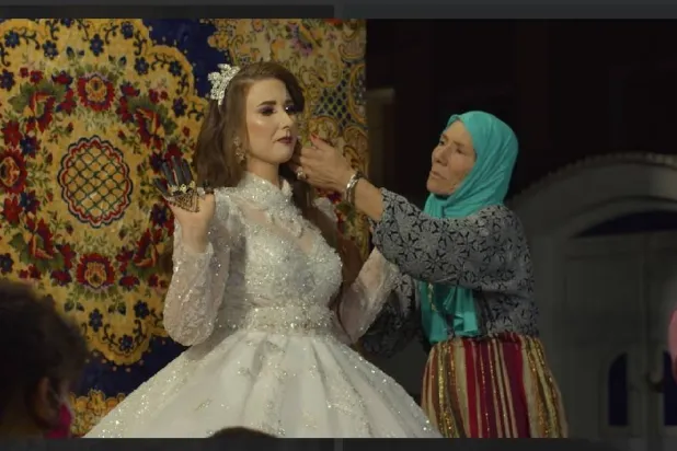 مشهد من فيلم «ماشطات» التونسي (تانيا الخوري)
