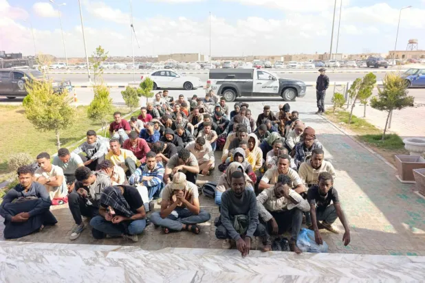 قال جهاز البحث الجنائي بشرقي ليبيا إنه عثر على المهاجرين في «ظروف غير إنسانية» (الجهاز)