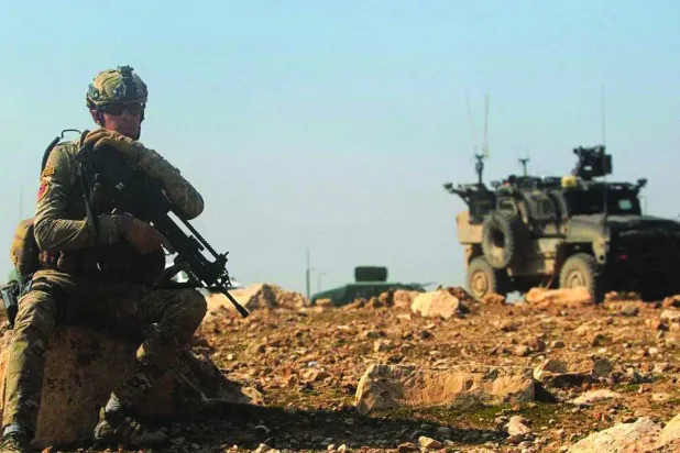 أرشيفية لجندي من التحالف الدولي ضد «داعش» (أ.ف.ب)