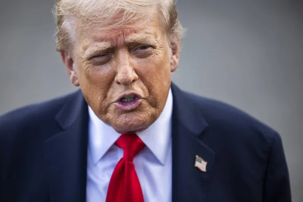 الرئيس الأميركي دونالد ترمب يؤكد مواصلة الجهود للتوصل إلى حل للوضع في غزة (إ.ب.أ)