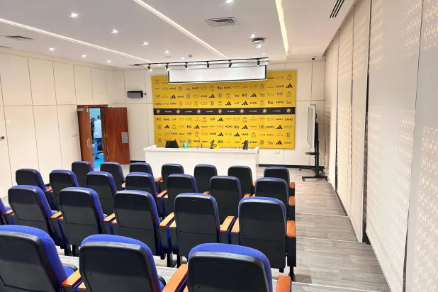 قاعة المؤتمرات الصحافية بعد التحديثات الجديدة (الشرق الأوسط)
