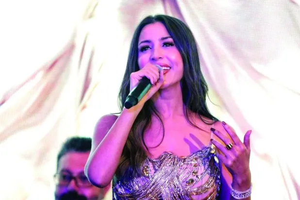 جنات لـ«الشرق الأوسط»: تخليت عن شخصية المرأة الضعيفة غنائياً