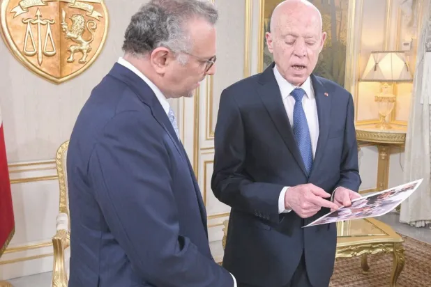 الرئيس قيس سعيّد مع مسعد بولس مستشار الرئيس ترمب (أ.ف.ب)