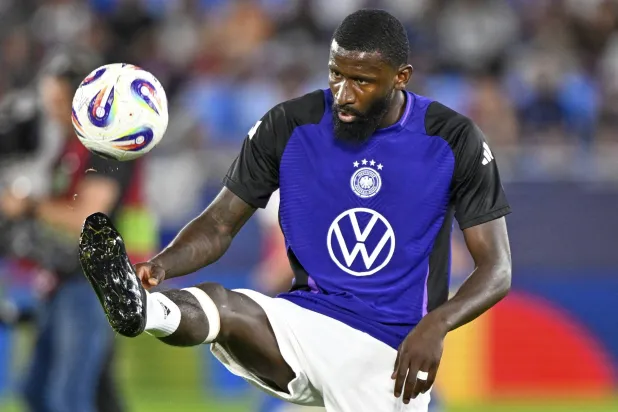 قلب الدفاع الألماني أنتونيو روديغر (أ.ب)