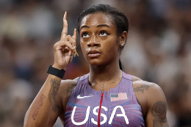 شاكاري ريتشاردسون تتألق في طوكيو (إ.ب.أ)