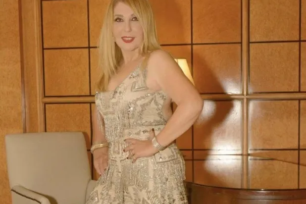 الفنانة نادية الجندي  (حسابها بموقع فيسبوك)