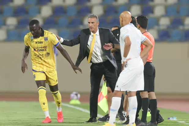 البرازيلي بريكليس شاموسكا مدرب فريق التعاون (تصوير: عدنان مهدلي)