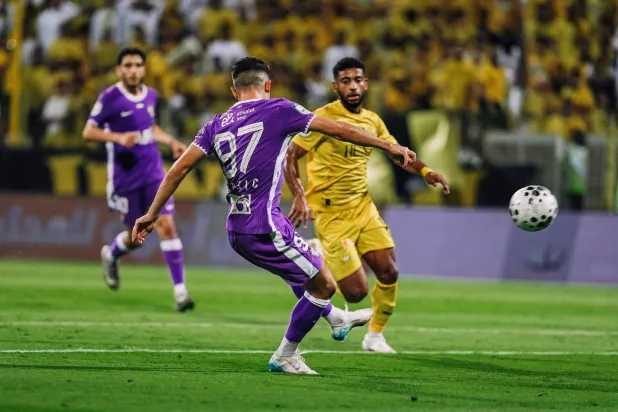 من مباراة العين والوصل في الدوري الإماراتي (نادي العين)