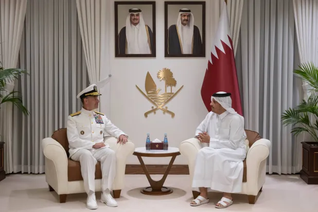 رئيس الوزراء القطري الشيخ محمد بن عبد الرحمن آل ثاني يستقبل قائد القيادة المركزية الأميركية تشارلز كوبر (الخارجية القطرية)