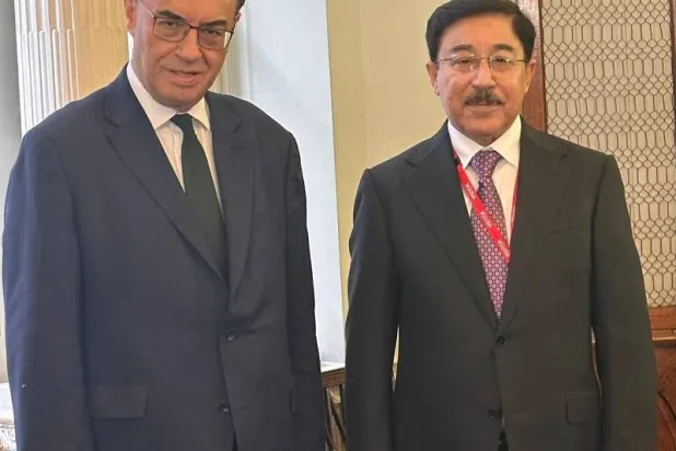 محافظ البنك المركزي علي العلاق ونظيره البريطاني أندرو بيلي (البنك المركزي العراقي)