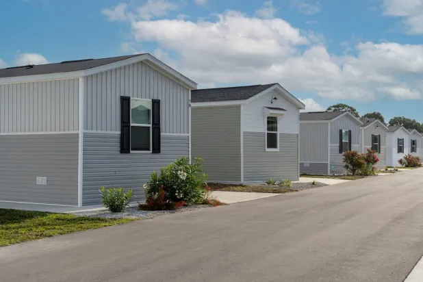 منازل معدة للسكن في فورت بيرس بفلوريدا (الموقع الإلكتروني لشركة «يس كوميونيتيز»)