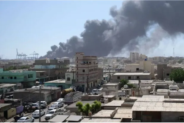 سحب الدخان في أفق الخرطوم نتيجة المعارك بين الجيش و«الدعم السريع» (أرشيفية - متداولة)