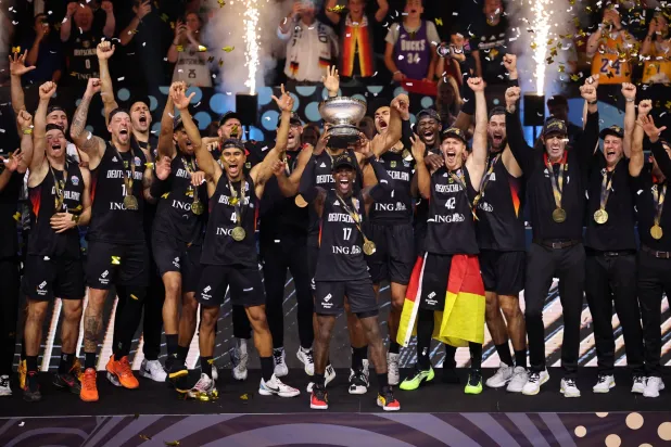 ألمانيا تتوج بلقب بطولة أوروبا لكرة السلة (رويترز)