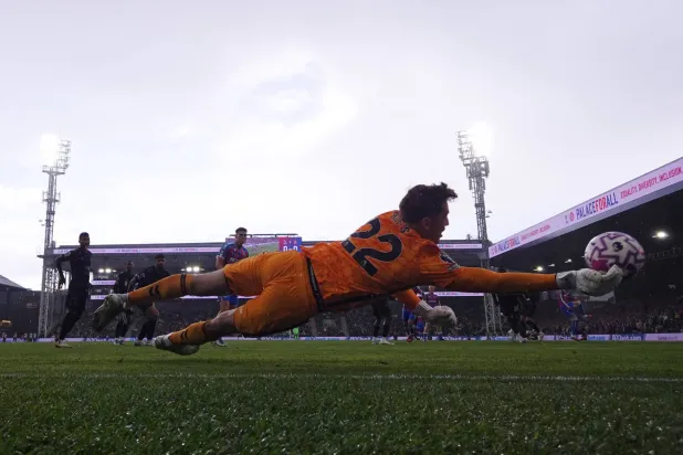 روبن روفس حارس هولندي واعد أثبت براعته منذ انضمامه لسندرلاند هذا الموسم (رويترز)