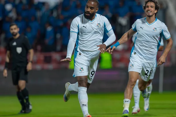 لاكازيت سجل أول هدف في تاريخ نيوم بدوري المحترفين (نادي نيوم)