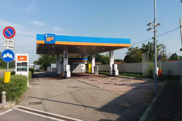 محطة وقود تابعة لـ«إيطاليانا بترولي» في العاصمة الإيطالية روما (الموقع الإلكتروني للشركة)