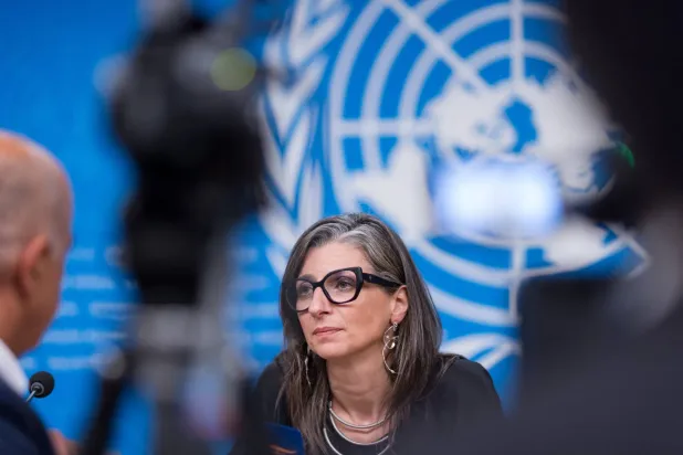 فرانشيسكا ألبانيزي مقررة الأمم المتحدة الخاصة المعنية بحالة حقوق الإنسان في الأراضي الفلسطينية المحتلة تتحدث في جنيف (رويترز)