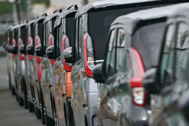 سيارات مُعدَّة للتصدير في ميناء «ناغويا» الياباني (أ.ف.ب)