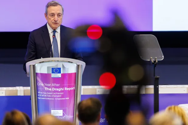ماريو دراغي يلقي كلمة في مؤتمر القدرة التنافسية ببروكسل... 16 سبتمبر 2025 (إ.ب.أ)