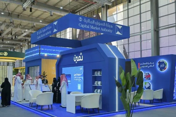 جانب من المعرض المصاحب لمؤتمر «موني 20 - 20 الشرق الأوسط» في السعودية (هيئة السوق المالية)