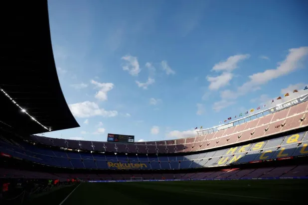 برشلونة ينوي إعادة فتح ملعب كامب نو جزئياً وبسعة منخفضة (رويترز)
