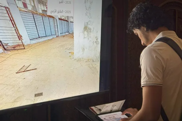 يعايش الزوار تجربة جولات ثلاثية الأبعاد داخل السجون السورية خلال فترتي حكم نظام الأسد الأب والابن (إكس)