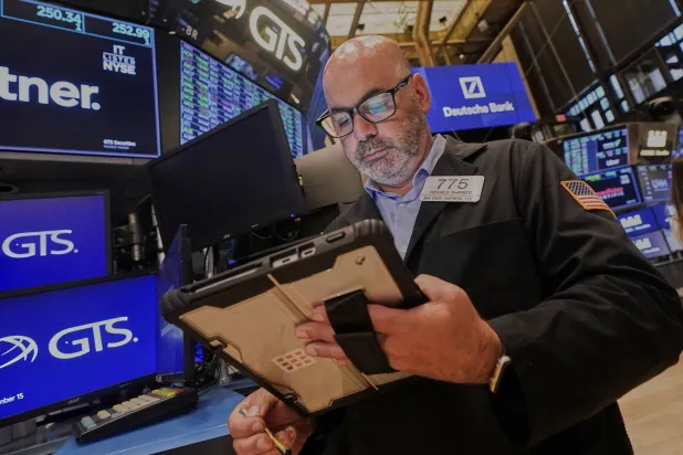 متداول في بورصة نيويورك (أ.ب)