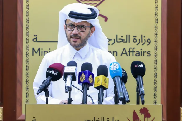 ماجد الأنصاري يتحدث خلال الإحاطة الأسبوعية لوزارة الخارجية القطرية الثلاثاء (قنا)