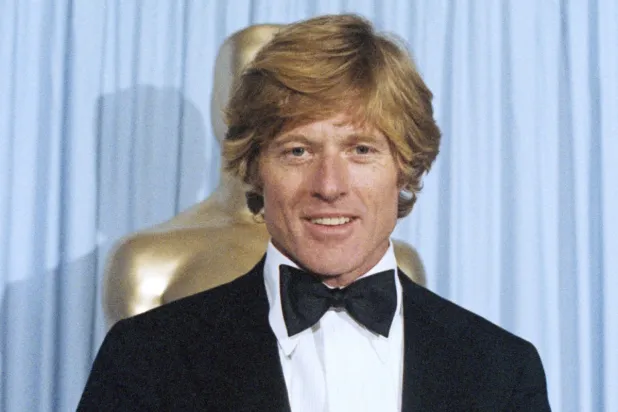 ريدفورد لدى تسلمه ”الأوسكار“ في لوس أنجليس عام 1981 (أ.ب)