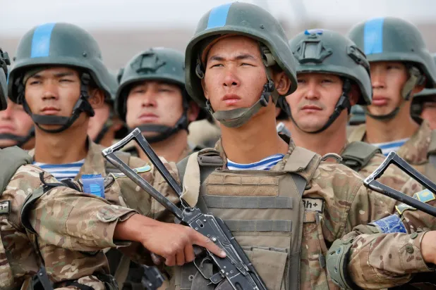 تدريب عسكري لقوات من الجيش في كازاخستان (رويترز)