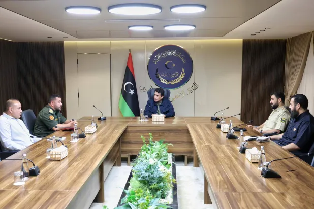 اجتماع المنفي مع لجنة الترتيبات الأمنية أخيراً (المجلس الرئاسي)