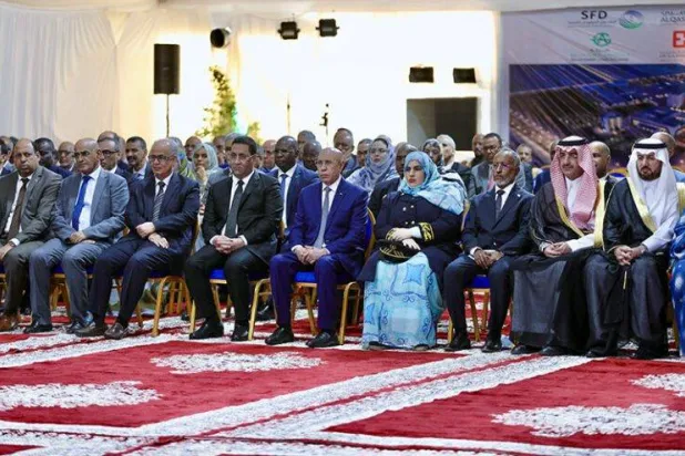 الرئيس الموريتاني وحكومته خلال انطلاق الأشغال في مشروع «مستشفى الملك سلمان بن عبد العزيز» بنواكشوط (و.م.أ) 