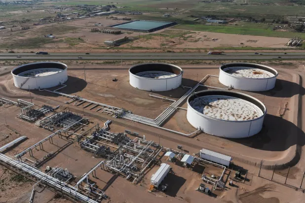 مستودع خزانات النفط الخام في ميدلاند - تكساس (رويترز)