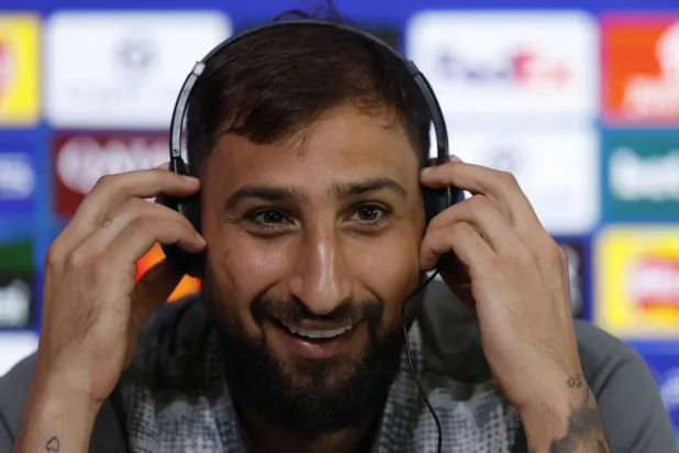 دوناروما يتحدث للإعلاميين (رويترز)