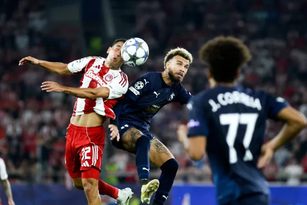 من مباراة أولمبياكوس وبافوس القبرصي (إ.ب.أ)